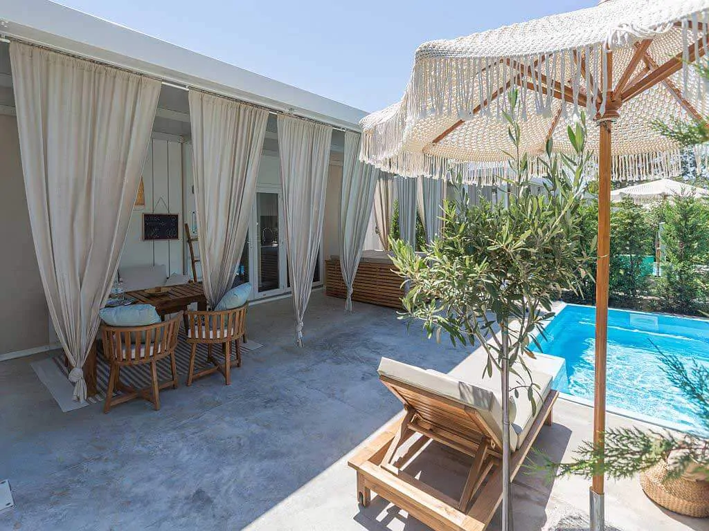 villa-luxury-pool-mobile-homes-exterior-i