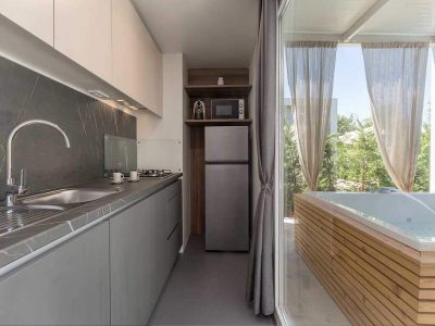 villa-luxury-pool-mobile-homes-kitchen