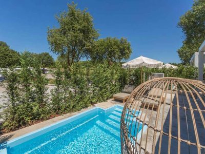 villa-luxury-pool-mobile-homes-pool