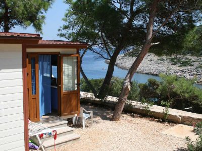 camping-village-poljana-mobile-homes-baia-lux-exterior-with-sea-view