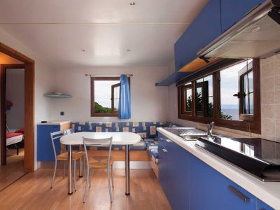 camping-village-poljana-mobile-homes-baia-lux-kitchen