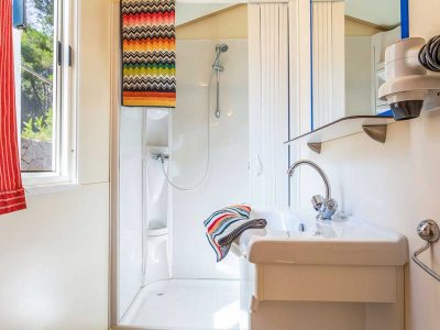 camping-village-poljana-mobile-homes-blu-romatic-bathroom