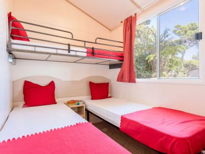 camping-village-poljana-mobile-homes-blu-romatic-bedroom-i