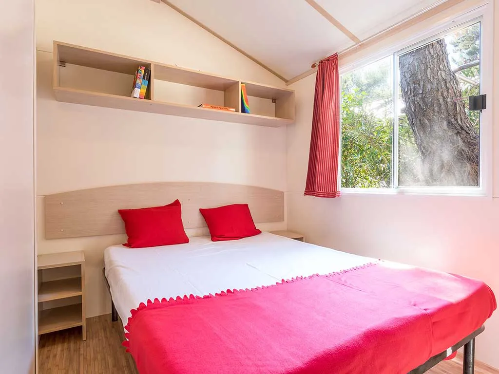 camping-village-poljana-mobile-homes-blu-romatic-bedroom