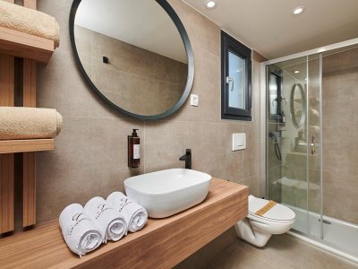 san-servolo-camping-resort-mobile-homes-agava-bathroom-2