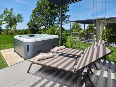 san-servolo-camping-resort-mobile-homes-agava-whirlpool