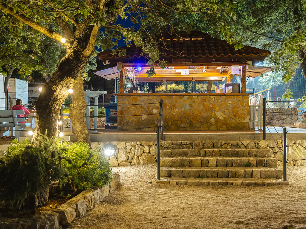 campsite-glavotok-exterior-bar