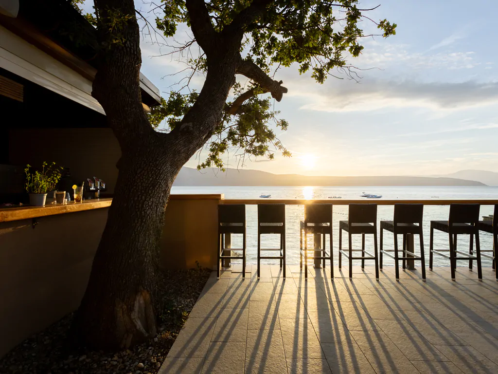 campsite-glavotok-exterior-beach-bar-seaview-2