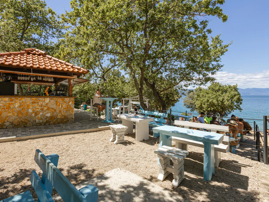 campsite-glavotok-exterior-beach-bar