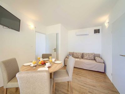 campsite-glavotok-villa-glavotok-living-room-and-dinning-area