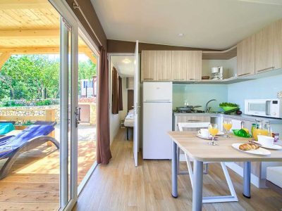 campsite-glavotom-mobile-homes-premium-interior-and-terrace