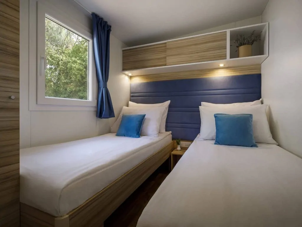 campsite-amarin-superior-relax-family-mobile-homes-bedroom