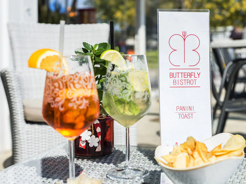 butterfly-camping-village-drinks
