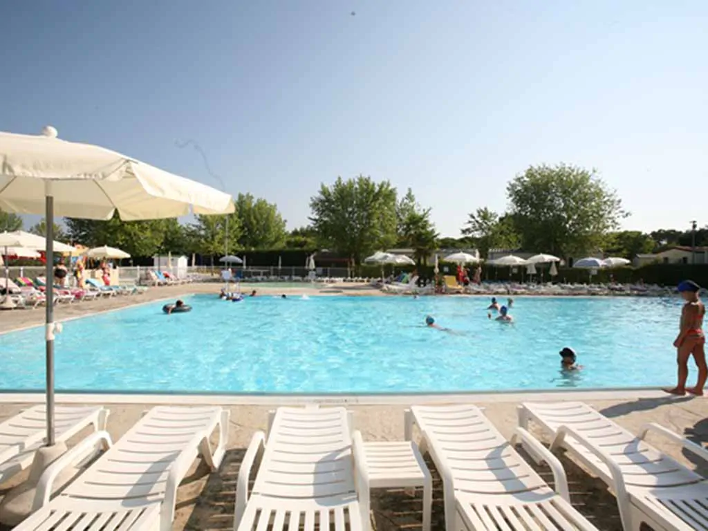 butterfly-camping-village-pool-2