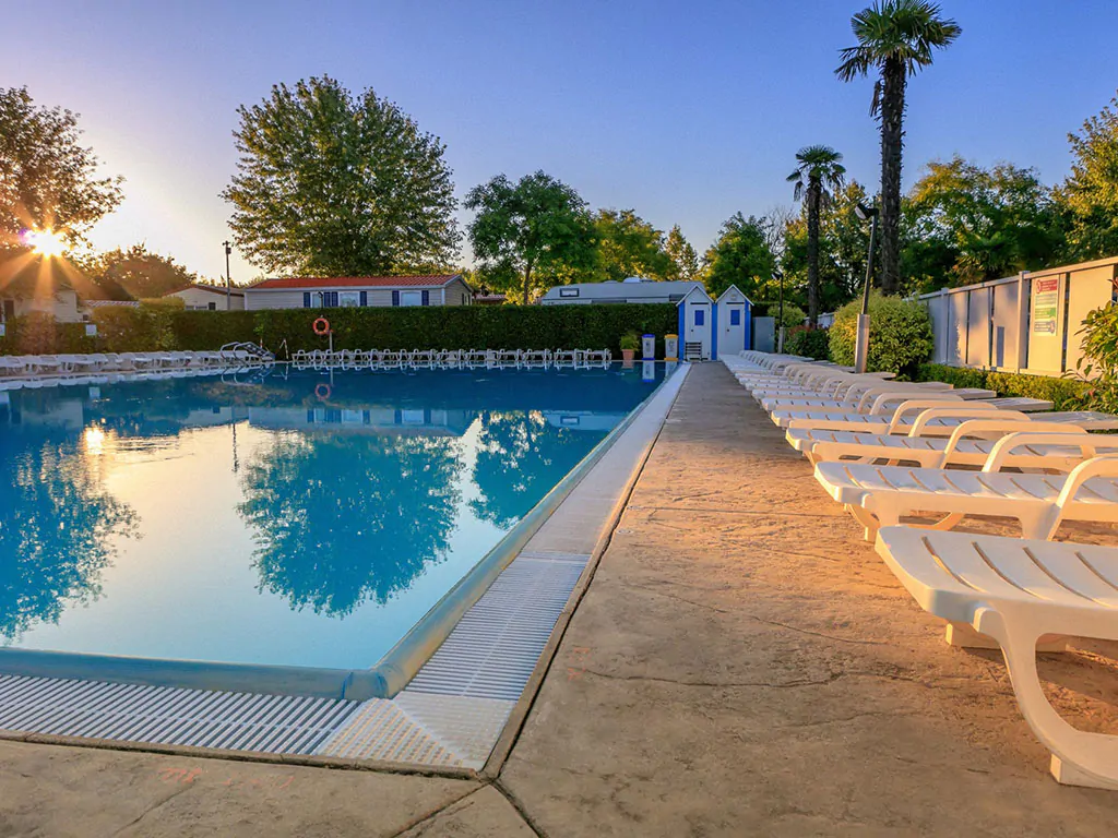 butterfly-camping-village-pool