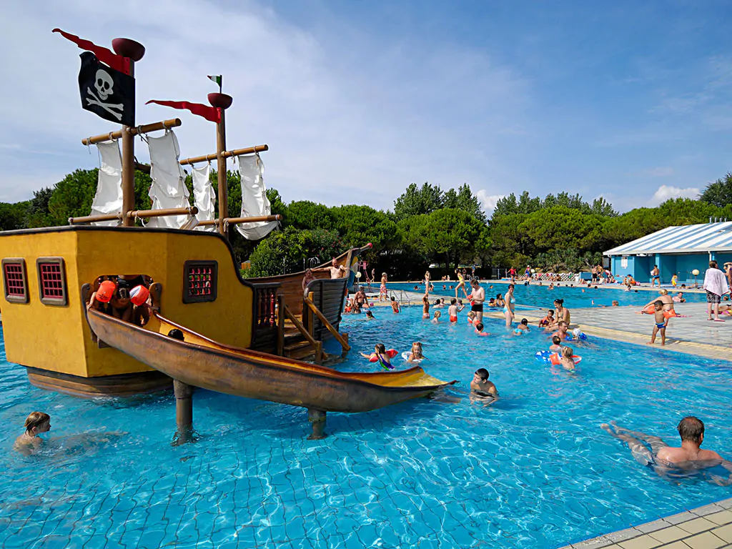 camping-ca-savio-ship-pool