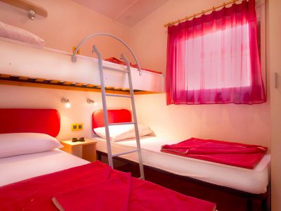 camping-capo-d-orso-mobile-home-baia-lux-bedroom
