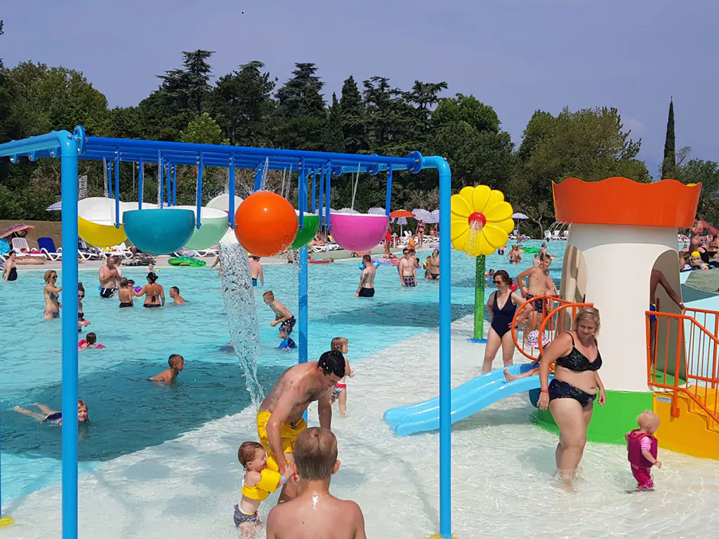 camping-cisano-san-vito-children-pool