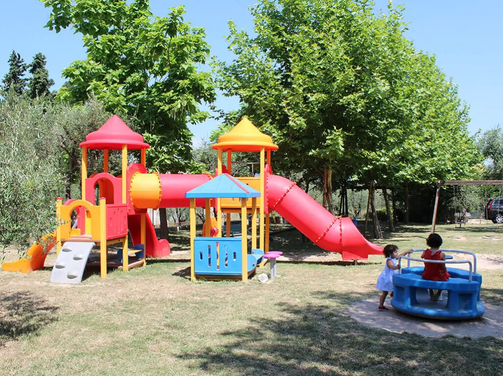 camping-cisano-san-vito-playground
