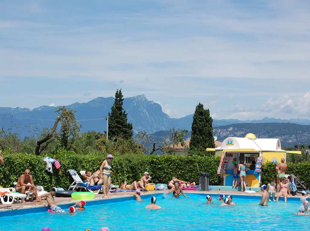 camping-cisano-san-vito-pool