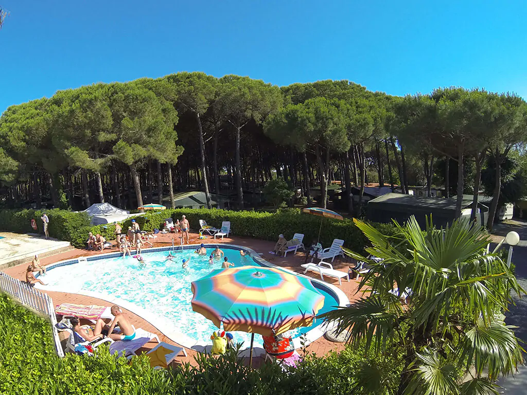 camping-free-beach-pool-11