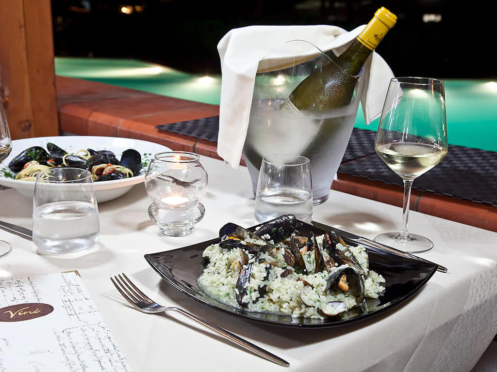 camping-free-beach-restaurant