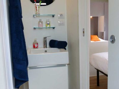 camping-i-pini-family-park-estivo-premium-mobile-homes-bathroom