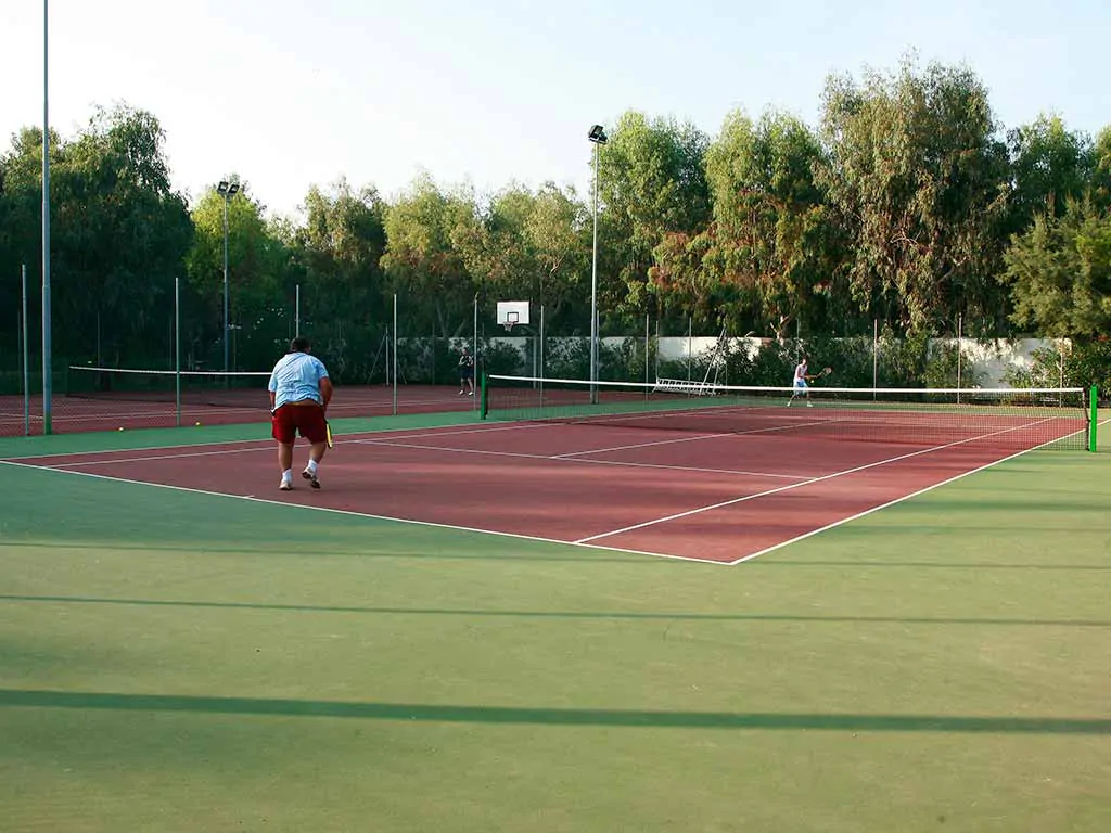 camping-internazionale-manacore-tennis-court