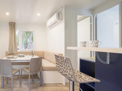 camping-isuledda-mobile-homes-baia-elite-dinning-area