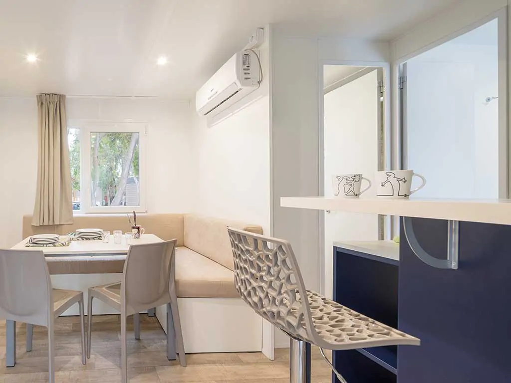 camping-isuledda-mobile-homes-baia-elite-dinning-area
