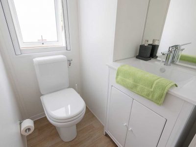 camping-isuledda-mobile-homes-baia-sardinia-bathroom-i
