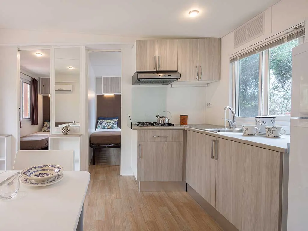 camping-isuledda-mobile-homes-baia-sardinia-kitchen