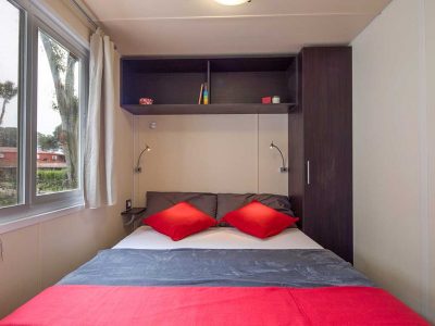 camping-isuledda-mobile-homes-baia-smeralda-bedroom-i