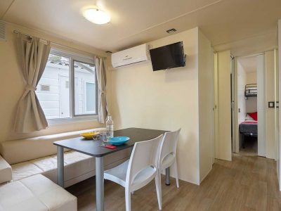 camping-isuledda-mobile-homes-baia-smeralda-dining-room