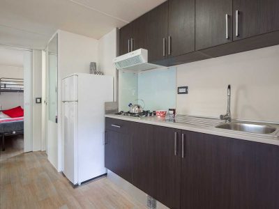 camping-isuledda-mobile-homes-baia-smeralda-kitchen
