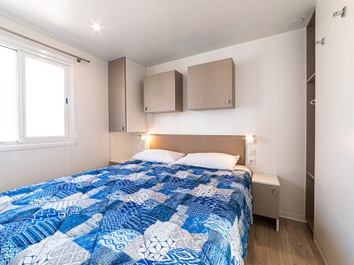 camping-laguna-blu-mobile-home-baia-revolution-bedroom-3