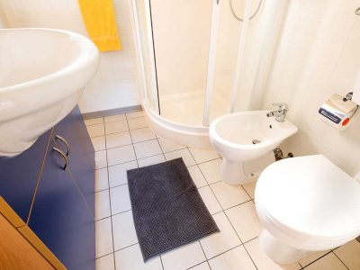 camping-laguna-blu-mobile-homes-baia-lux-bathroom-i