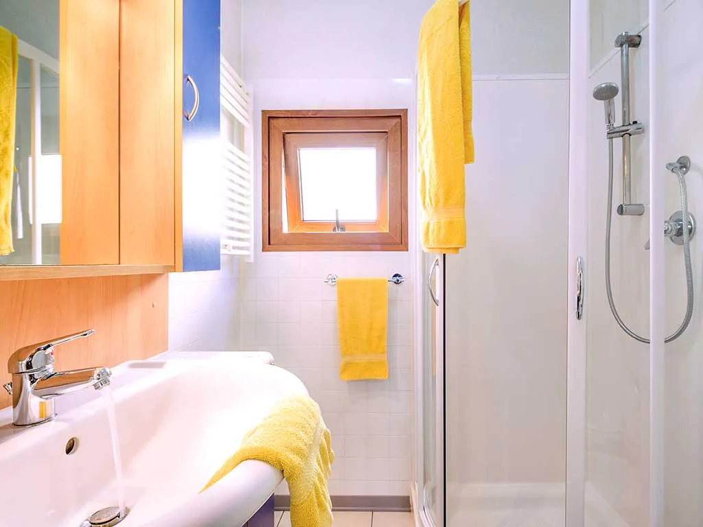 camping-laguna-blu-mobile-homes-baia-lux-bathroom