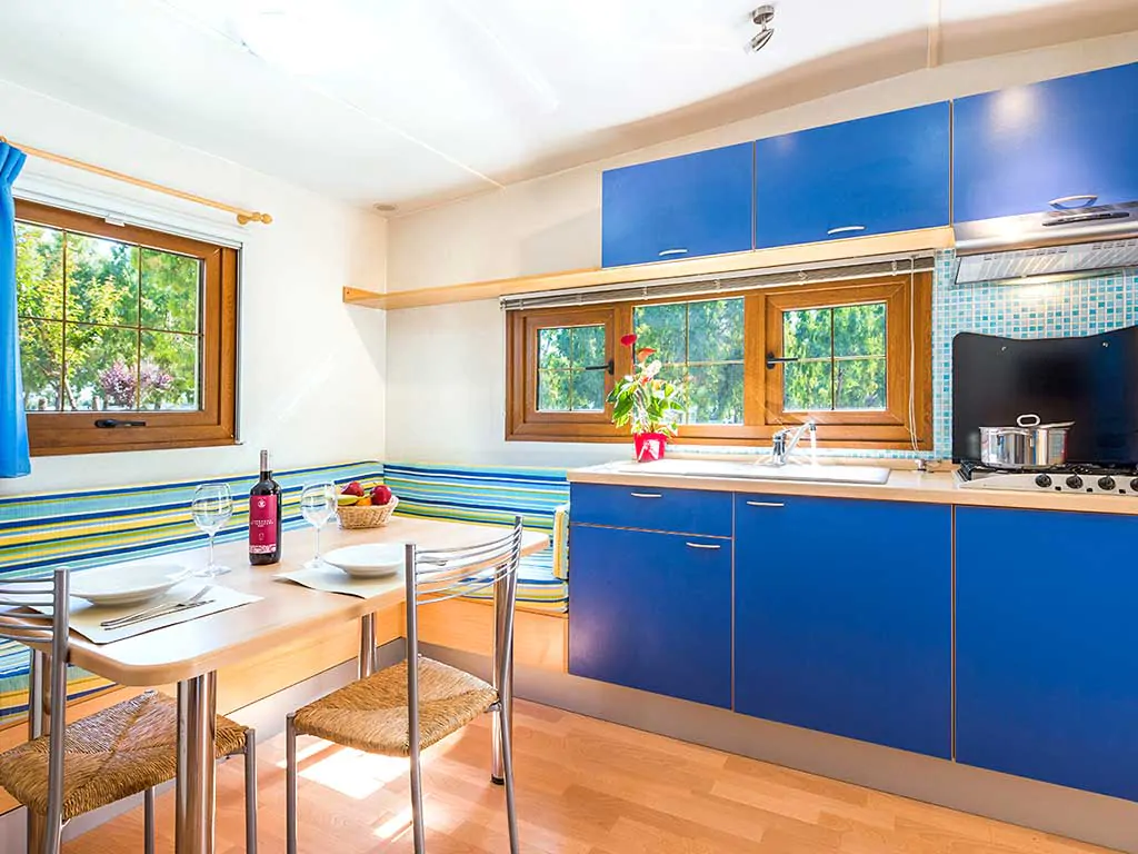 camping-laguna-blu-mobile-homes-baia-lux-kitchen