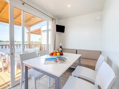 camping-laguna-blu-mobile-homes-baia-revolution-dinning-room-and-terrace