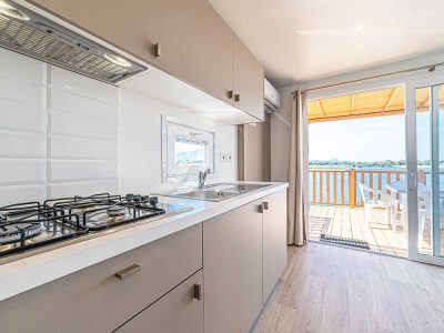 camping-laguna-blu-mobile-homes-baia-revolution-kitchen