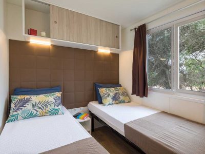 camping-laguna-blu-mobile-homes-baia-sardinia-bedroom