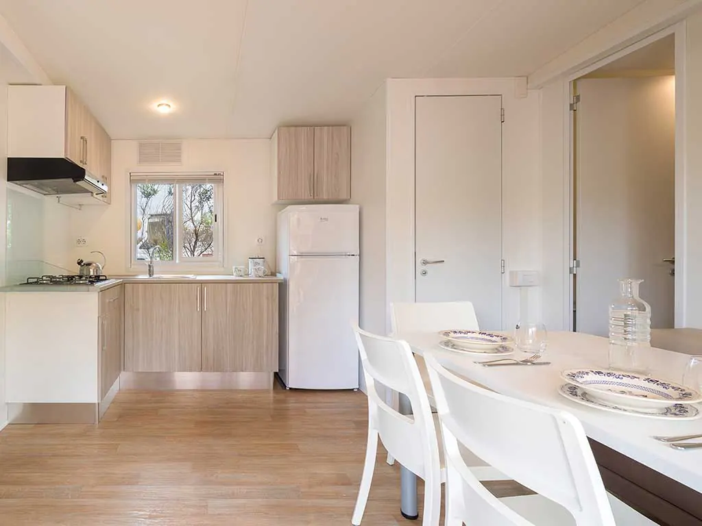 camping-laguna-blu-mobile-homes-baia-sardinia-kitchen-i