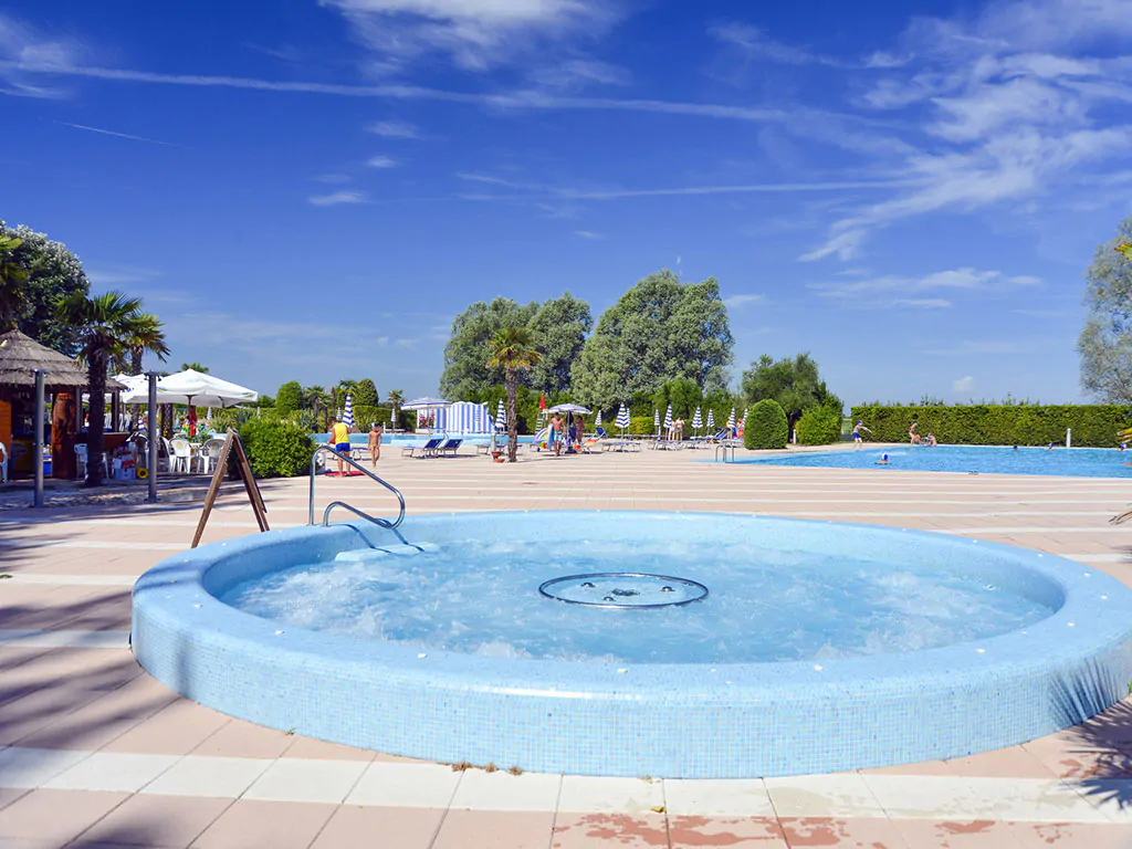 camping-laguna-village-jaczzi