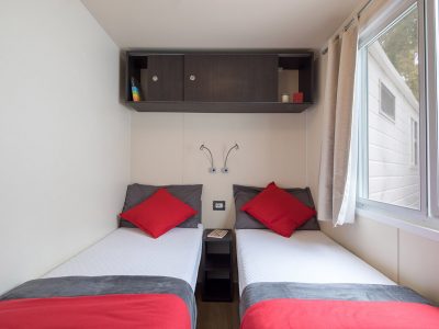 camping-mare-pineta-mobile-home-baia-relax-new-bedroom-2