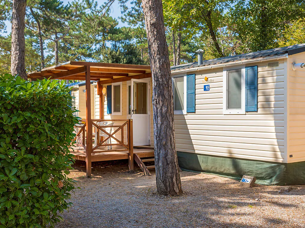 camping-mare-pineta-mobile-home-blu-romantic-exterior-2