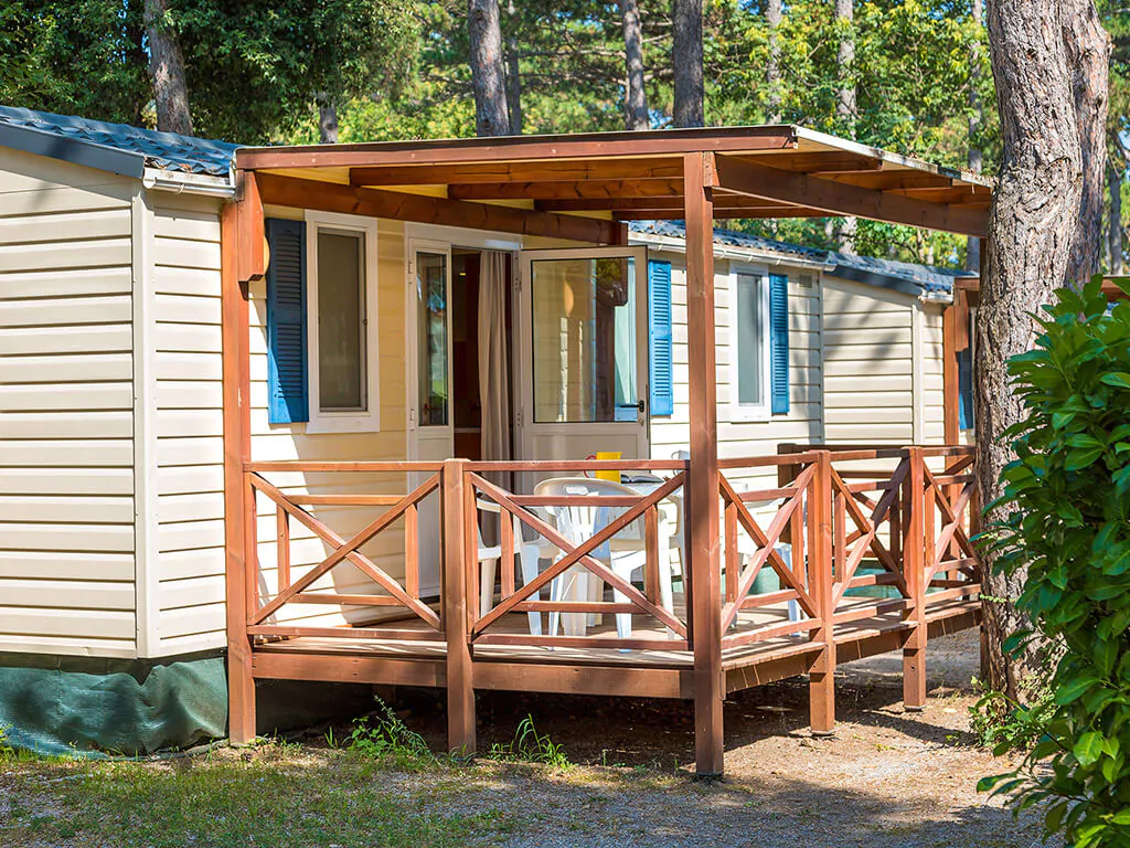 camping-mare-pineta-mobile-home-blu-romantic-exterior
