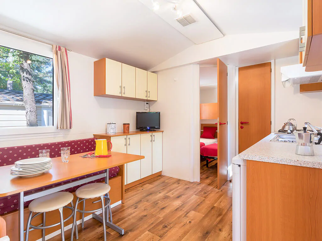 camping-mare-pineta-mobile-home-blu-romantic-interior