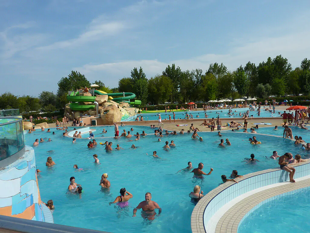 camping-marina-di-venezia-pool-8