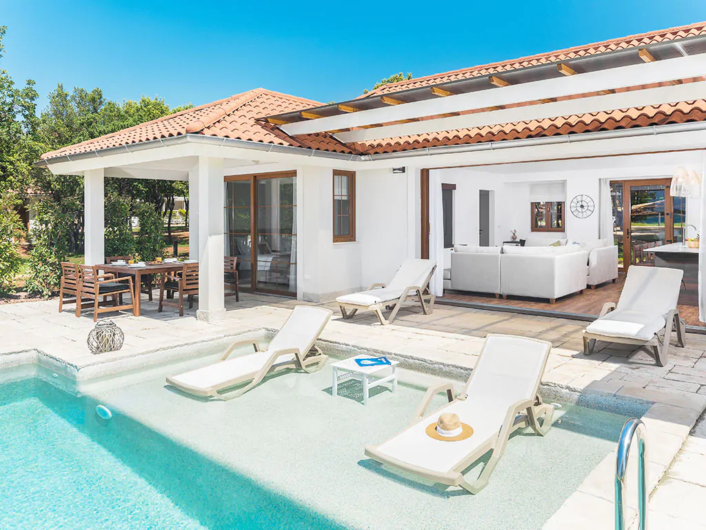 camping-mon-perin-beach-front-villa-porto-bus-exterior-pool-terrace-sunbeds-2